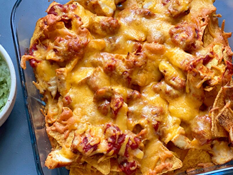Nachos med kylling - En lækker omgang nachos med hele molevitten: Sprøde tortillachips, smeltet os...