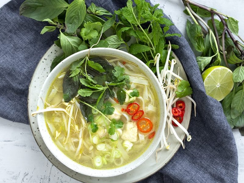 Pho ga - vietnamesisk nudelsuppe med kylling - Pho Ga – den vietnamesiske nudelsuppe med kylling er lig med en vis nostalgi ...