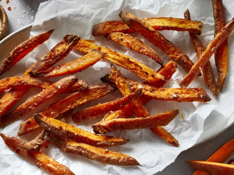 Søde kartoffelfritter i airfryer - Lækre og smagfulde søde kartoffelfritter i airfryer. Er du også vild med swee...
