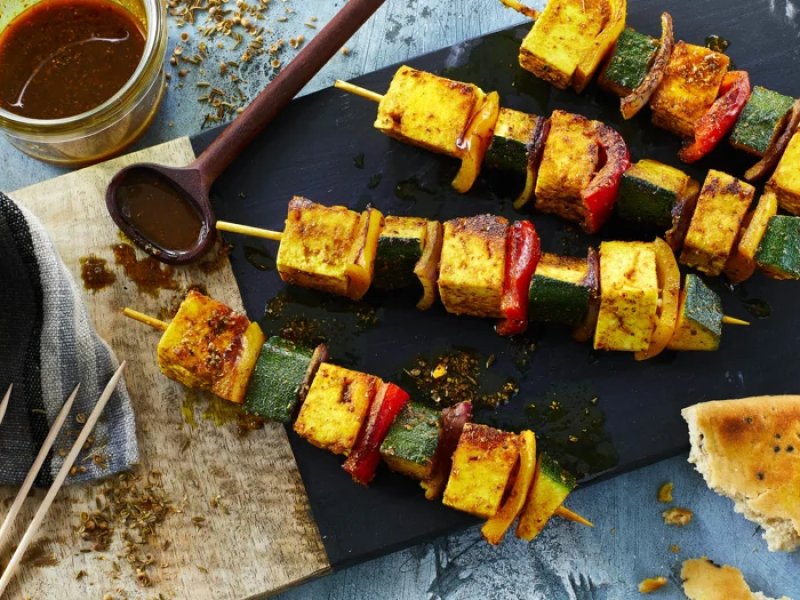 Paneer spyd - Lækre pandestegte spyd med krydret paneer og grøntsager. Spyddene er også vel...