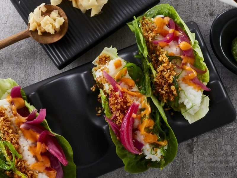 Sushi dogs - Når to verdener mødes kan meget ske. Her mødes to store køkkener - den populæ...
