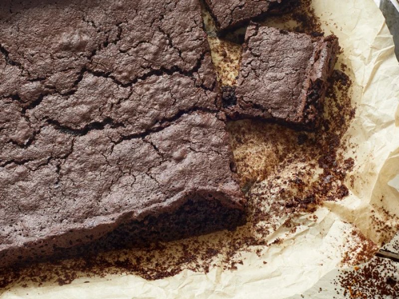 Gluten- og laktosefri chokoladekage - Denne chokoladekage er af den tunge slags med en dyb og lækker smag af chokol...