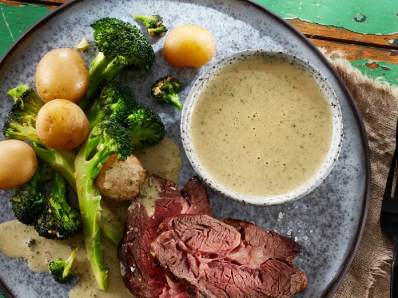 Helstegt oksefilet - Helstegt oksefilet er en lækker og velsmagende ret - her serveret med krydder...