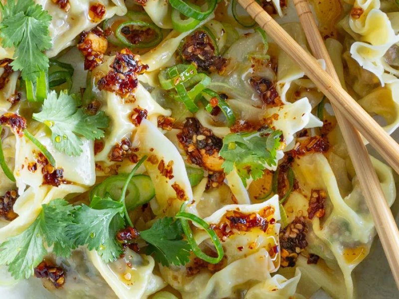 Wonton  - Her får du opskriften på wontons – små, kinesiske dumplings, der nemt kan gå ...