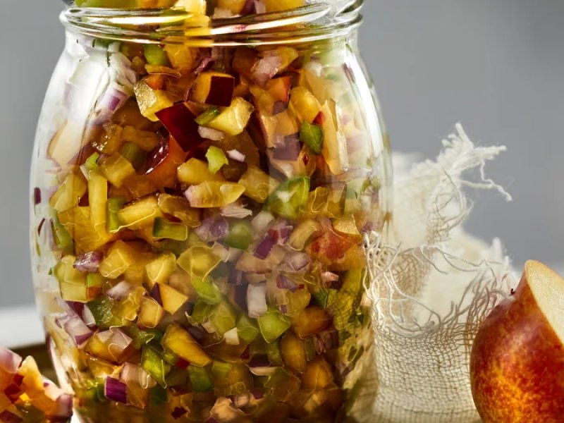 Nektarinsalsa - Nektarinsalsa er en skøn knasende og frisk salsa med sommerens nektariner. Se...