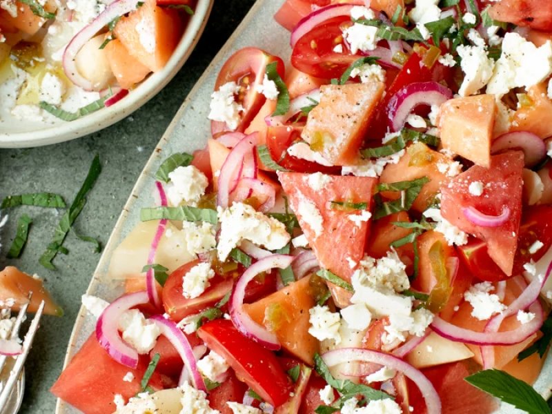 Melonsalat - Melonsalat er en herlig, let og læskende salat, perfekt til varme dage som ti...