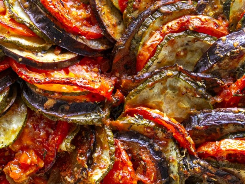 Ratatouille  - Ratatouille er en klassisk fransk grøntsagsret. Denne udgave kendes som tian ...