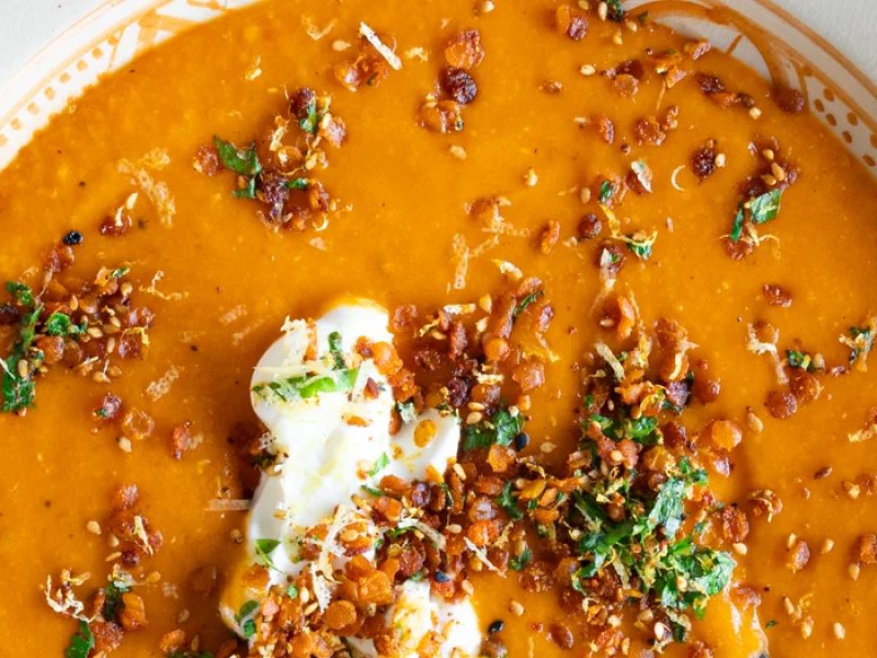 Mercimek çorbası – tyrkisk linsesuppe - Mercimek Çorbası er en klassisk tyrkisk linsesuppe, som serveres på næsten hv...