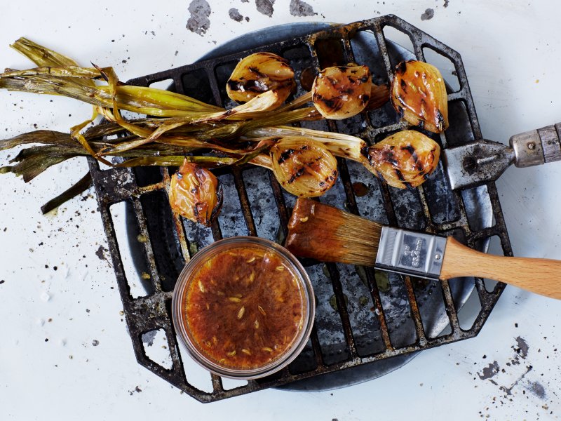 Glaze med appelsin og røget paprika - Grillede løg - eller andre grillede grøntsager - får god smag  af en glaze. D...