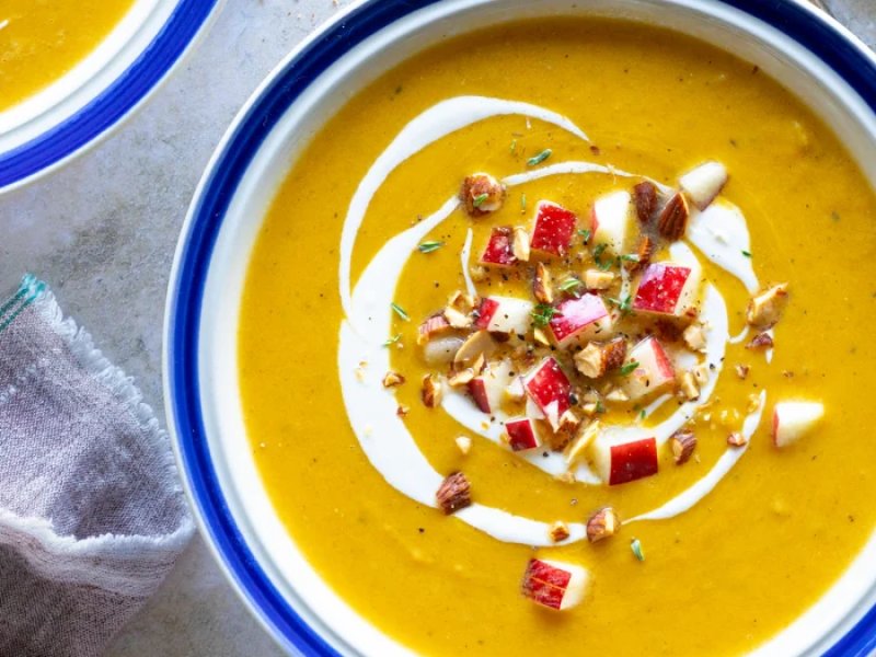 Butternutsquash suppe - Denne butternutsquash suppe er cremet, fyldig og fuld af smag – perfekt til e...