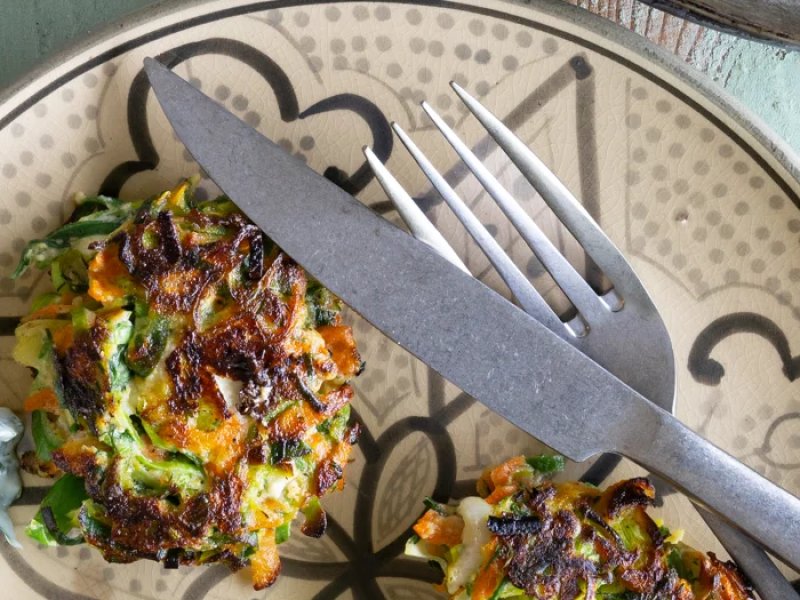 Mücver - tyrkiske fritters med porre - Porre frittes er en af de retter, der viser, hvor langt man kan komme med hel...