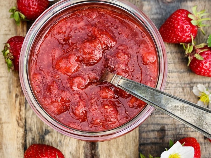 Jordbærmarmelade med chiafrø - Meget hurtig og nem jordbærmarmelade med chiafrø, der er med til at tykne mar...