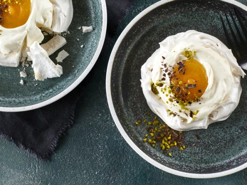 Påskedessert - En supernem sød påskedessert, der ligner spejlæg. Påskedesserten er helt enke...