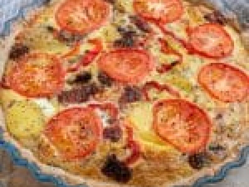 Vegetarisk tærte med kartofler og soltørrede tomater - En lækker og nem opskrift på en vegetarisk tærte med tomat og kartofler. Den ...