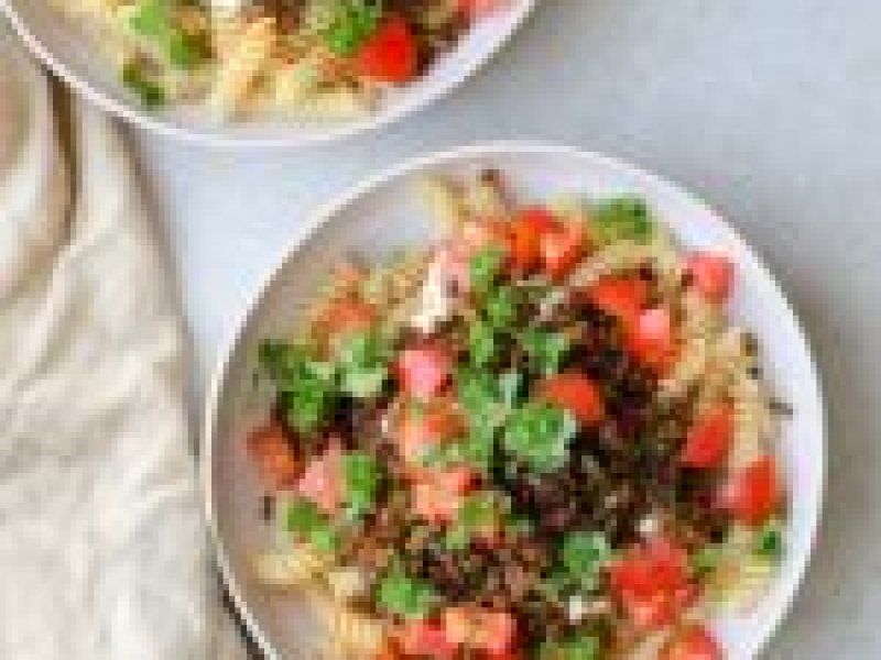 Tyrkisk pasta - Nem opskrift på tyrkisk pasta, som er gået viralt. Pasta med hakket oksekød, ...