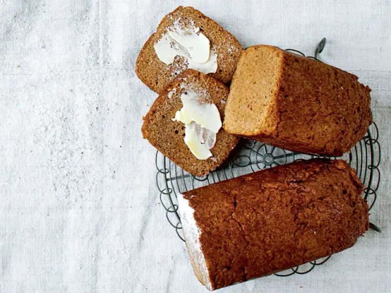 Dampkogt rugbrød fra island - Supergodt til ost. Den lange kogetid giver et brød, der minder om pumpernikke...