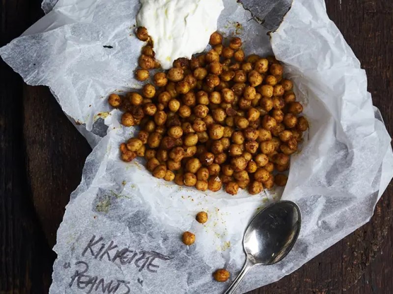 Spicy kikærter - Claus Holm steger kikærter på panden med smagfulde krydderier. Perfekt til sn...