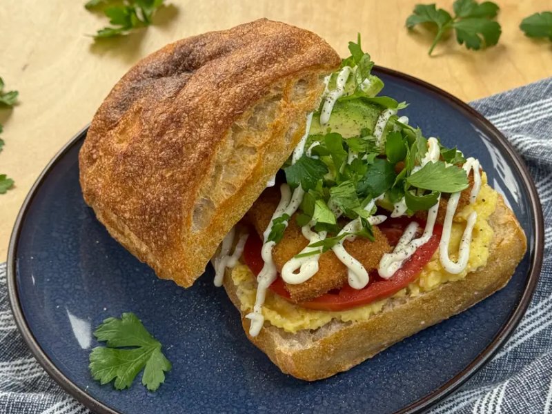 Vegansk sandwich med friteret tofu - Vegansk sandwich med friteret tofu