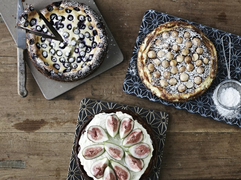 Blåbær-cheesecake - Hvis du endelig skal kaste dig ud i at bage en lækker cheesecake, er denne ud...