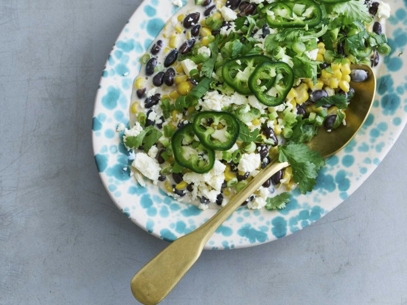 Cremet majs- og bønnesalat - Retten her er inspireret af esquites, der er mexicansk streetfood, som består...
