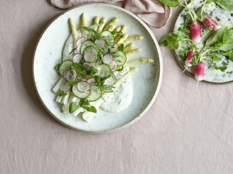 Hvide asparges med bearnaisedressing - Elsker du ligesom os alt, der smager af bearnaise, skal du prøve dressingen h...