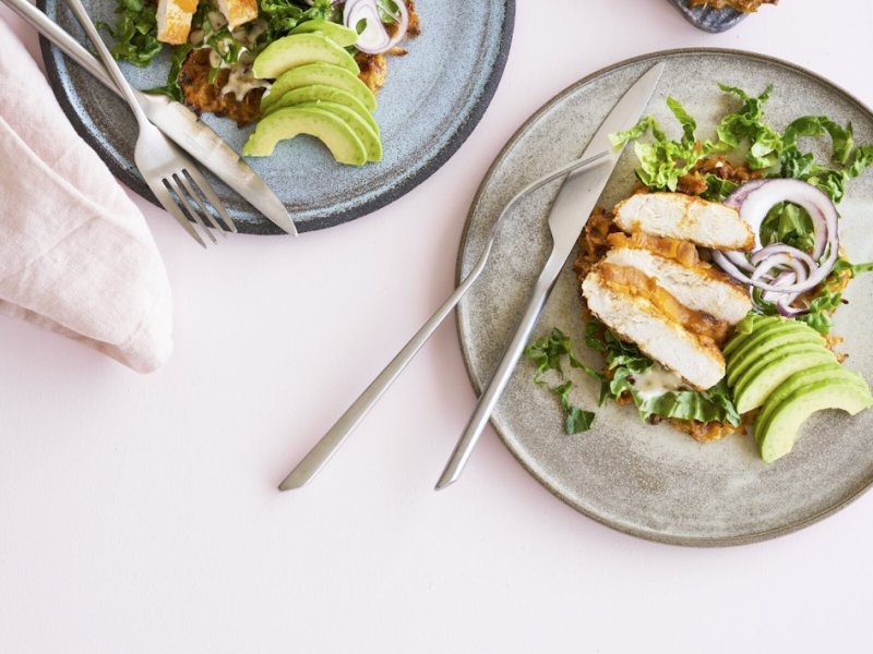 Kartoffelvafler med kylling, avocado og cheddar - Vafler i en salt version er også en god idé! Lav gerne vaflerne i god tid, og...