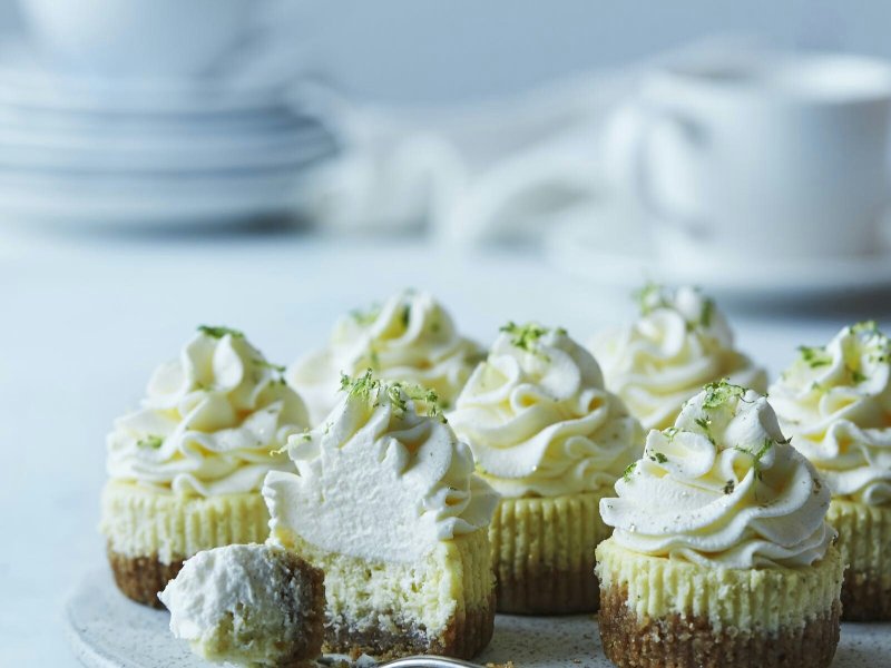 Key lime mini-cheesecakes - Disse små, mundrette cheesecakes er den perfekte kombination af sprødt og cre...