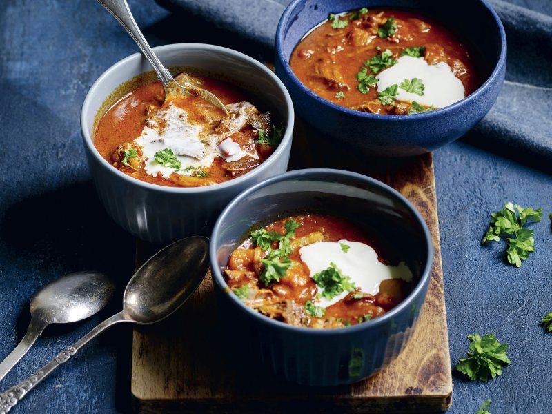 Klassisk gullaschsuppe – den bedste opskrift - Denne kraftfulde og krydrede gullaschsuppe er blevet spist i Ungarn siden mid...