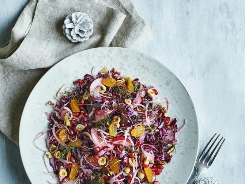 Rød julesalat - En smuk og sprød salat med let bitterhed, der passer perfekt til julemaden.